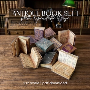 Peut inclure: Ensemble de miniatures de livres anciens avec pages ouvrables. Les livres présentent diverses couleurs et motifs, dont l'or, le vert et le violet. Le texte "ANTIQUE BOOK SET I With Openable Page" est affiché. Échelle 1:12.