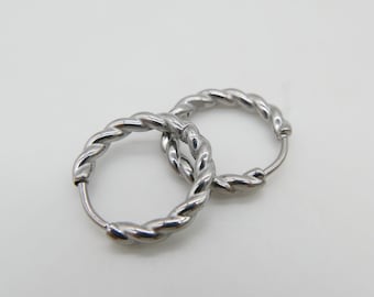 Hypoallergene gevlochten Huggie-oorringen van titanium