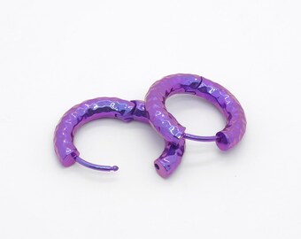 Orecchini a cerchio in titanio anodizzato viola, ipoallergenici, diametro 19,5 mm.