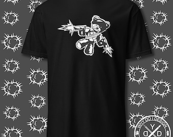 Camiseta de oso de peluche de guerra: compañero de batalla, comodidad, protección.