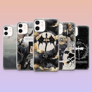 Könnte beinhalten: Eine Sammlung von fünf Handyhüllen mit verschiedenen Designs. Die Hüllen zeigen Drachen- und Fantasy-Kunstwerke in Schwarz, Weiß und Gold. Einige Hüllen haben Zitate, während andere Drachensilhouetten vor himmlischem Hintergrund zeigen.