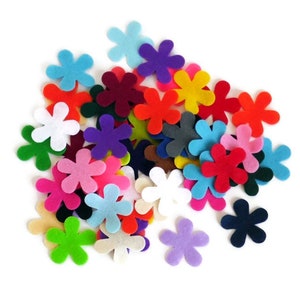 Bloemen in verschillende kleuren, vilten bloemen om te knutselen en kaarten te maken