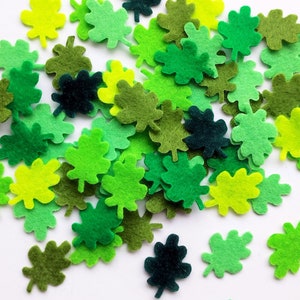 Piccole foglie in tonalità di verde, piccole forme decorative in feltro, fogliame verde, artigianato floreale, abbellimento in feltro