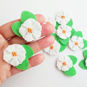 Felt flower applique, white flowers and green leaves, embellishment to sew or glue, embellishments for bows and clips