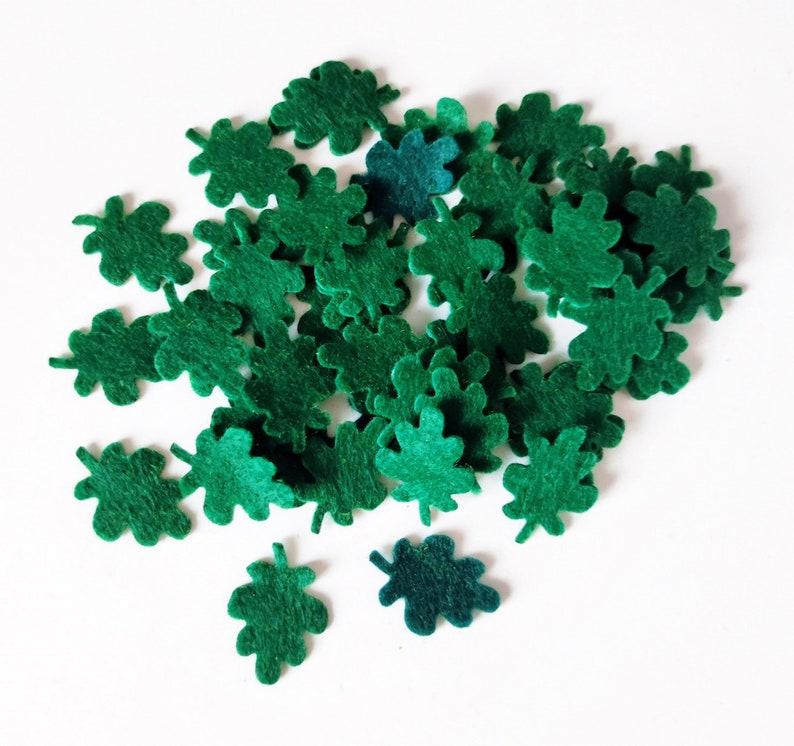 Small felt leaves in dark green, set of 50 tiny felt shapes, green foliage for floral craft, felt embellishment image 3