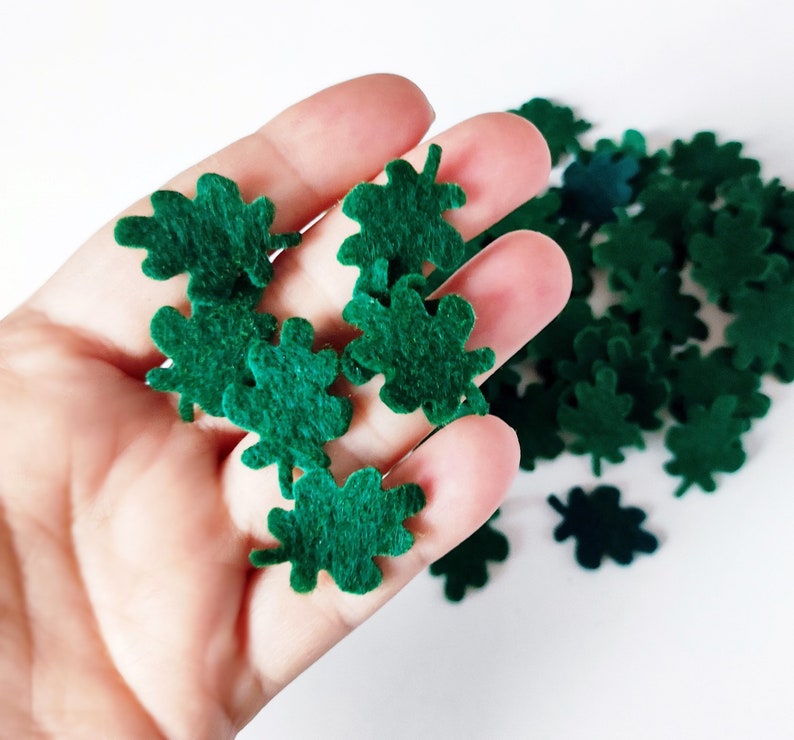 Small felt leaves in dark green, set of 50 tiny felt shapes, green foliage for floral craft, felt embellishment image 2