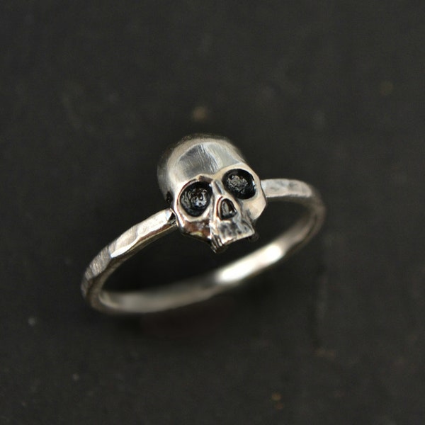 Memento Mori Skull Ring Gothic Ring, Stacking Sterling Silver Goth Punk Jewelry Skeleton Ring Unisex