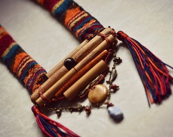 Collana tribale per festival, gioielli boho hippie, collana statement, collana in legno di osso, gioielli artistici firmati