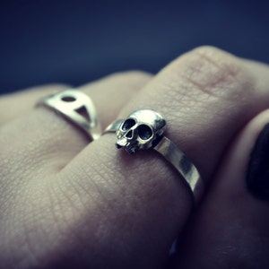 Anillo de cráneo, anillo de hombre, anillo de plata de ley, rockero, punk, motociclista, piratas, regalo fresco para papá imagen 1