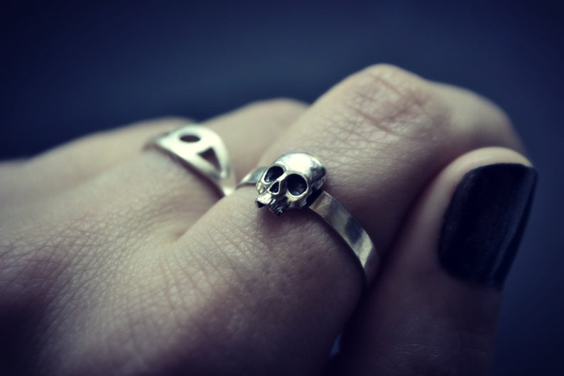 Anillo de cráneo, anillo de hombre, anillo de plata de ley, rockero, punk, motociclista, piratas, regalo fresco para papá imagen 1