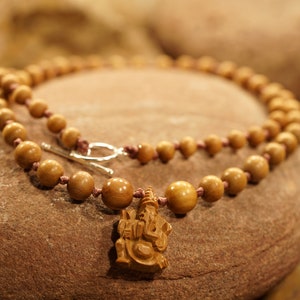 Sandelholz Choker • Ganesha Anhänger • Sandelholz Ganesh • Sandelholz Halskette • Mysore Sandelholz Halskette • Ganesha Choker • 3572
