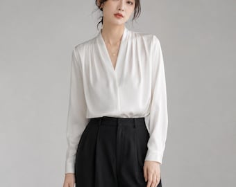 Blusa de satén plisada con escote en V / Top minimalista francés para la oficina, manga larga y sin mangas
