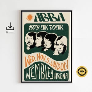 Op de afbeelding: Een rechthoekige poster met de tekst ABBA 1979 UK TOUR in donkergroen. Daaronder staan vier gestileerde portretten van de bandleden tegen een donkergroene achtergrond. De onderste tekst luidt WED. NOV. 5. LONDON WEMBLEY ARENA in oranje.
