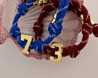 Pulsera personalizada con número, pulsera con dije abultado color oro, regalo de cumpleaños con número de camiseta deportiva