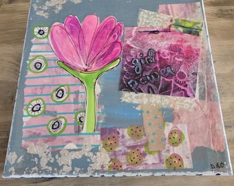 Lienzo de técnica mixta: Flor rosa, temática de empoderamiento femenino (8 x 8 pulgadas)