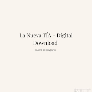 Peut inclure: Téléchargement numérique intitulé "La Nueva TÍA - Digital Download" avec le sous-titre "Recipe & Memory Journal". Le texte est sombre sur un fond clair. Une illustration décorative d'ustensiles de cuisine est en bas.