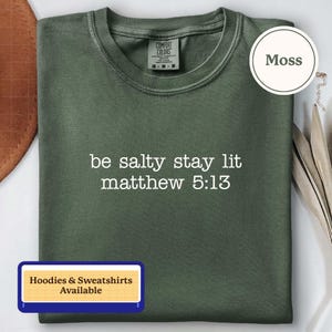 レトロなクリスチャングラフィックTシャツ：Be Salty Stay Lit Faithシャツ | A286
