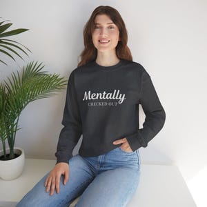 Unisex Sweatshirt, Minimalist Graphic Pullover, Mentally Checked Out Crewneck 画像 6