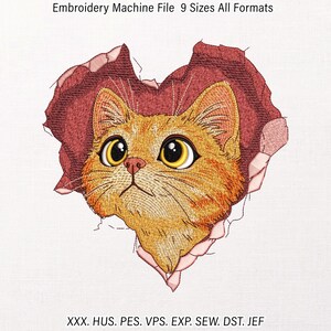 Puede incluir: Archivo de máquina de bordar con un gato atigrado naranja asomando por un desgarro en forma de corazón. El gato tiene grandes ojos amarillos y está sobre un fondo texturizado marrón rojizo. El texto "Embroidery Machine File 9 Sizes All Formats" está en la parte superior.