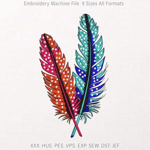 Puede incluir: Un archivo de bordado a máquina con dos plumas cruzadas con puntos blancos. Una pluma cambia de naranja a rosa, mientras que la otra cambia de turquesa a azul. El texto dice: Embroidery Machine File 9 Sizes All Formats XXX. HUS. PES. VPS. EXP. SEW. DST. JEF.