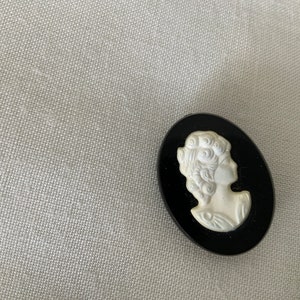 Black And White Oval Cameo Pin/Brooch, Vintage, Collectible image 4