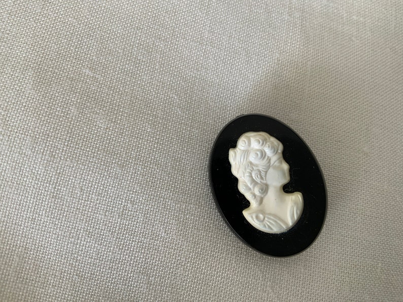 Black And White Oval Cameo Pin/Brooch, Vintage, Collectible image 4