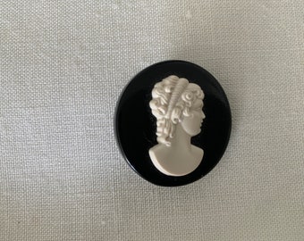 Épingle/broche camée ronde noire et blanche, vintage, objet de collection