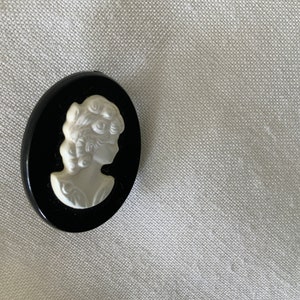 Black And White Oval Cameo Pin/Brooch, Vintage, Collectible image 2