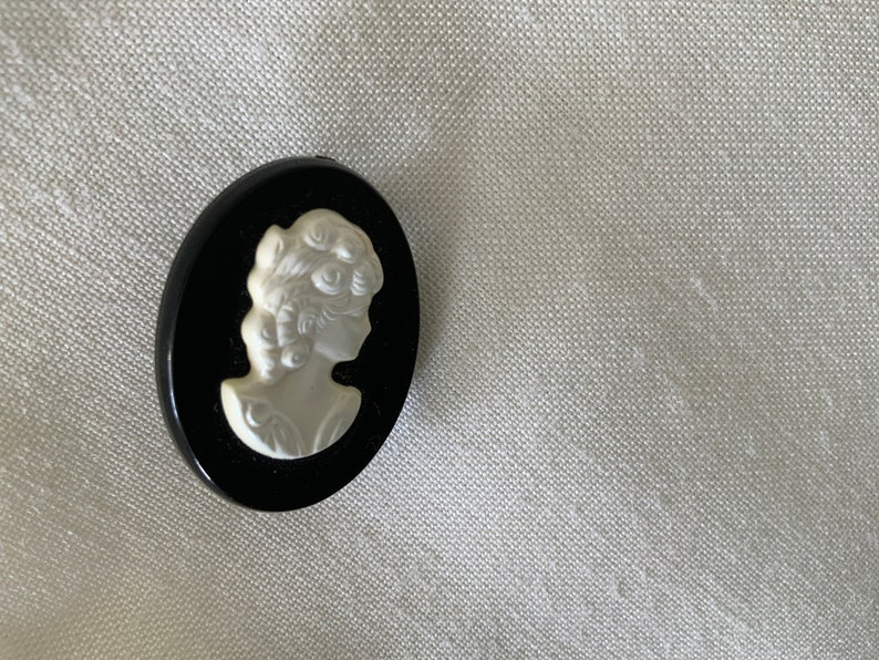 Black And White Oval Cameo Pin/Brooch, Vintage, Collectible image 2
