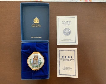 Boîte émaillée Halcyon Days pour la fraternité Chi Omega, célébrant ses 100 ans, boîte de collection, Angleterre