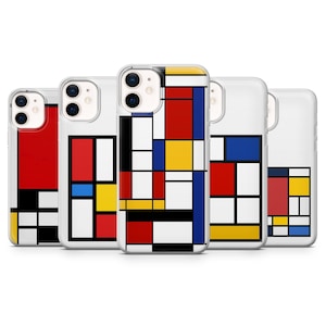 Puede incluir: Varias fundas transparentes para teléfono con un diseño geométrico inspirado en Mondrian. Cada funda presenta una cuadrícula de líneas negras y bloques de color rojo, amarillo, azul y blanco. Las fundas están diseñadas para varios modelos de teléfono.