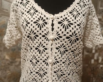 Chemisier fait main, haut bohème en dentelle blanche, haut boutonné de style vintage, vêtements bohèmes d'été