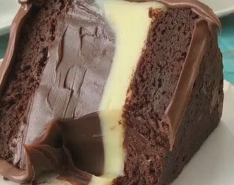Pastel de chocolate rico y húmedo: un postre clásico.