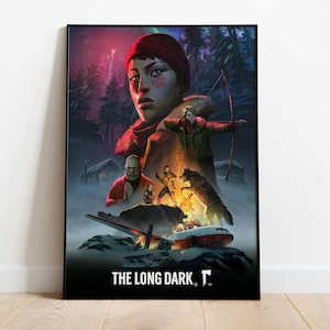 Puede incluir: Un póster enmarcado con ilustraciones del videojuego "The Long Dark". La imagen muestra a una mujer con un gorro rojo, un avión estrellado y figuras en un bosque nevado. El título "THE LONG DARK" está impreso en la parte inferior.