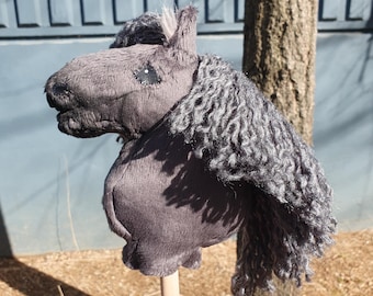 YE Iceberg ‘Blizzard Rush’: ¡un caballo de juguete hecho a mano!