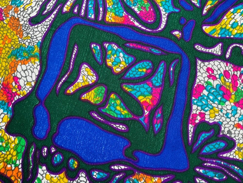 Puede incluir: Patr&oacute;n abstracto con un dise&ntilde;o verde, azul y morado sobre un fondo blanco. El patr&oacute;n est&aacute; formado por peque&ntilde;os c&iacute;rculos y remolinos de colores.
