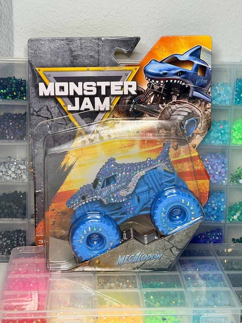 Megalodon! *ROAR* Bedazzled Monster Jam- Monstsr Truck - Rhinestone - Bling - Shark afbeelding 1