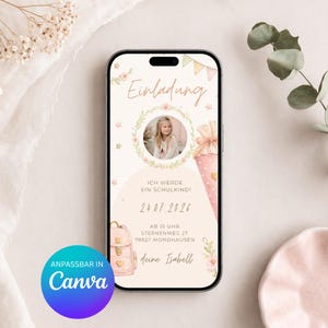 Könnte beinhalten: Ein Smartphone zeigt eine digitale Einladung mit den Worten "Einladung" und "Ich werde ein Schulkind!". Das Design beinhaltet ein Foto eines Kindes, florale Elemente und eine rosa Schultüten-Illustration. Das Canva-Logo ist sichtbar.