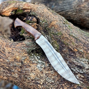 Handmade Damascus Steel Bowie Knife – Custom Full Tang Hunting Knife with Rosewood Handle