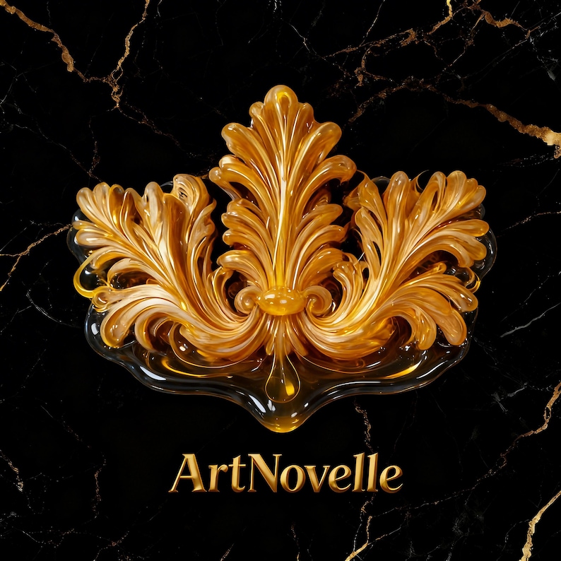 Puede incluir: Un adorno decorativo dorado, transl&uacute;cido y de color &aacute;mbar con intrincados patrones de hojas de acanto en espiral. El objeto tiene un acabado brillante similar al vidrio con un punto focal central. El texto ArtNovelle aparece debajo.