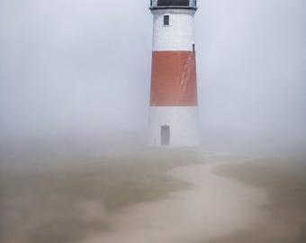 Mglista fotografia z latarnią morską Cape Cod, nadmorska, mglista sztuka ścienna