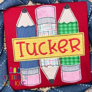 Powrót do szkoły Ołówek Trio z Pudełkiem Ramki Nazwy Aplikacja Projekt - Bean Stitch Maszyna Haft Aplikacja Projekt - All Things Applique