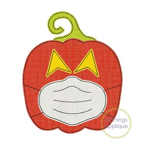 以下が含まれることがあります： 黄色い三角形の目と白いマスクをした赤いカボチャ。カボチャは白い水玉模様の緑色の茎を持っている。