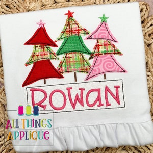 Aplikacja Funky Christmas Trees z pudełkiem na imię w aplikacji Bean Stitch - Aplikacja do haftu maszynowego Christmas Applique Design do pobrania natychmiast