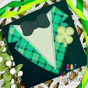 St. Patricks Day Bohne Stitch Applikation Design - Kobold Tuxedo von All Things Applikation - 4 Größen - Instant Download