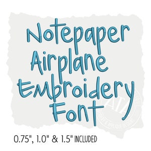 Peut inclure: Police de broderie turquoise avec les mots "Notepaper Airplane Embroidery Font" dans un style manuscrit. Le texte "0.75", 1.0" & 1.5" INCLUDED" est en bas. Le design est sur un fond gris clair.