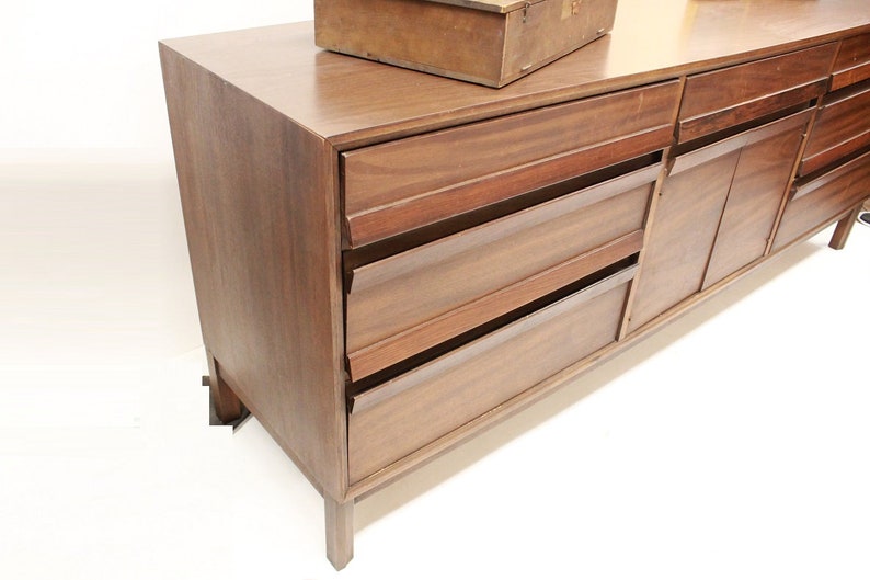 Mid Century Modern American of MArtinsville credenza long image 2