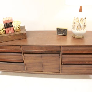 Mid Century Modern American of MArtinsville credenza long image 5