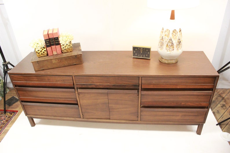 Mid Century Modern American of MArtinsville credenza long image 5
