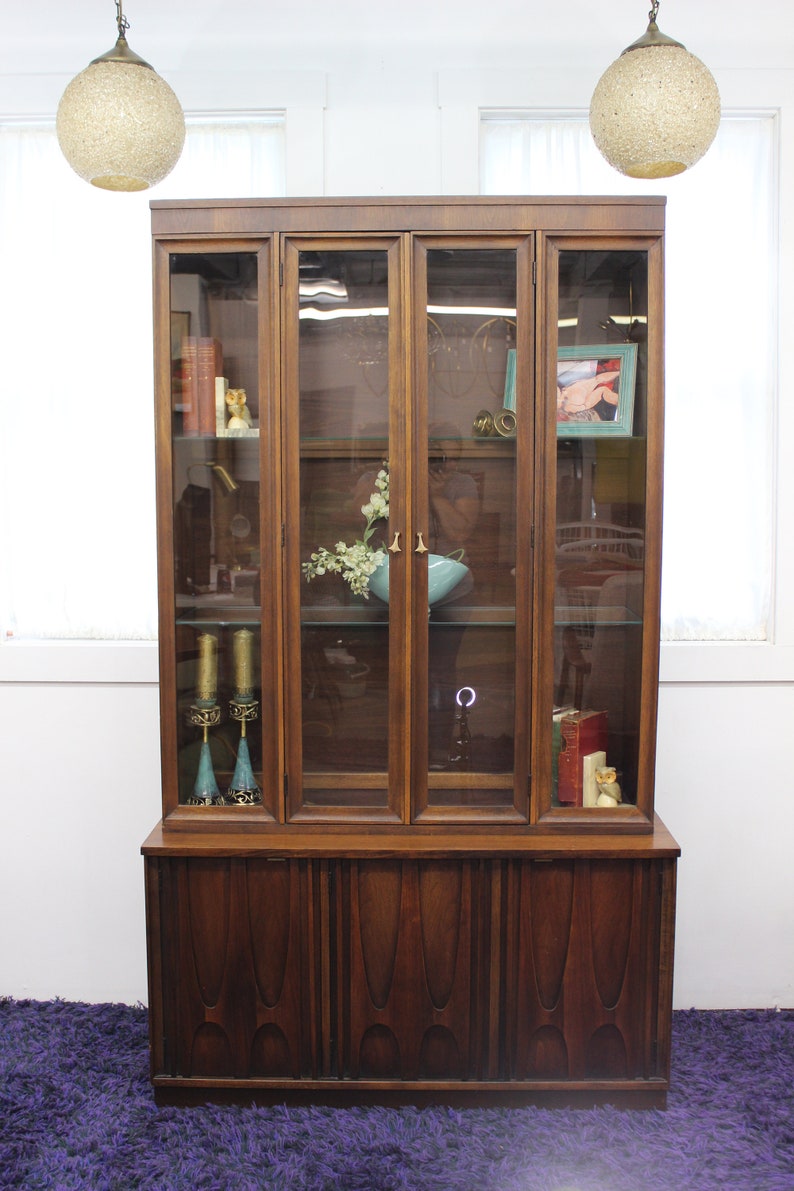 Gabinete de porcelana Broyhill Brasilia moderno de mediados de | Etsy